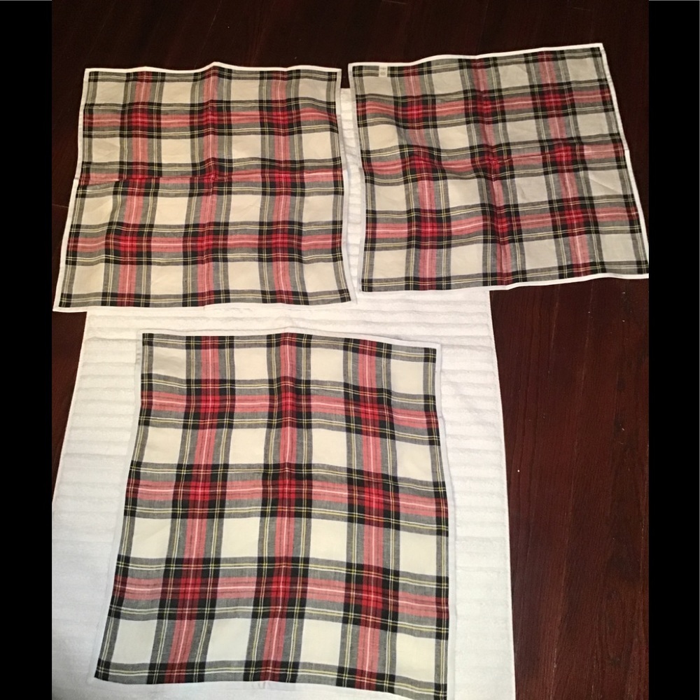 Williams Sonoma set of (3)tartan plaid Christmas linen napkins